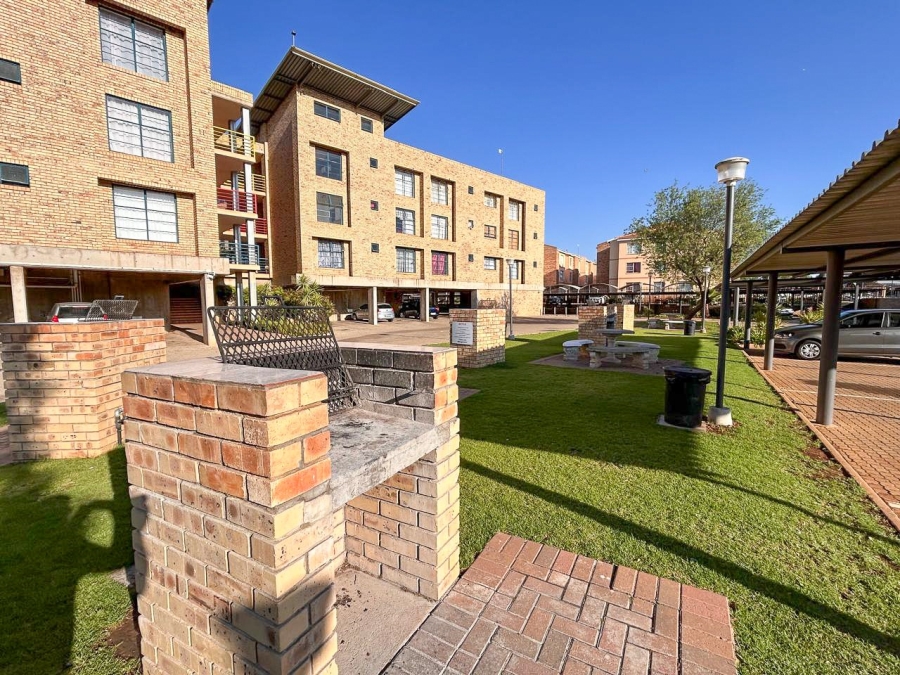 1 Bedroom Property for Sale in Kannoniers Park North West